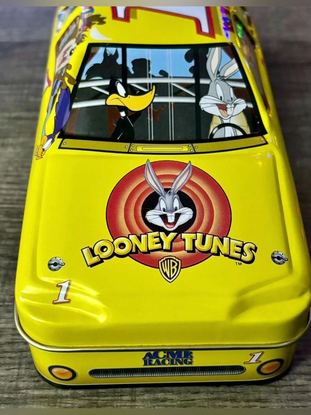 Looney Tunes vintage Race Car Storage Tin Bugs Bunny Daffy Duck Foghorn Leghorn